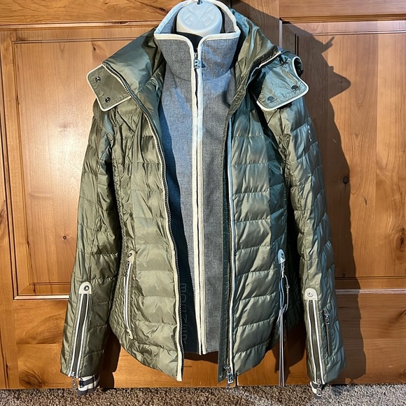 Bogner women's Ski Jacket, size 6. Gorgeous for the slopes or every day wear.